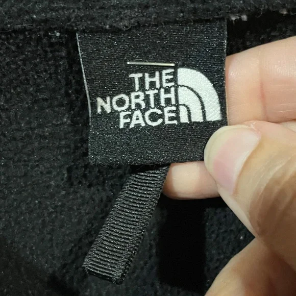The North Face Black Half-Zip fleece sweatshirt Jacket - Picture 2 of 4
